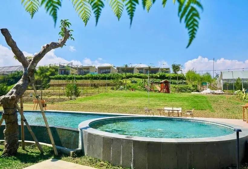 ホテル Grand Luxcamp Soebi Farm Cikole By Horison
