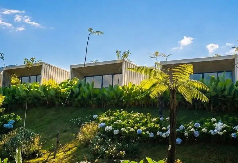 ホテル Grand Luxcamp Soebi Farm Cikole By Horison