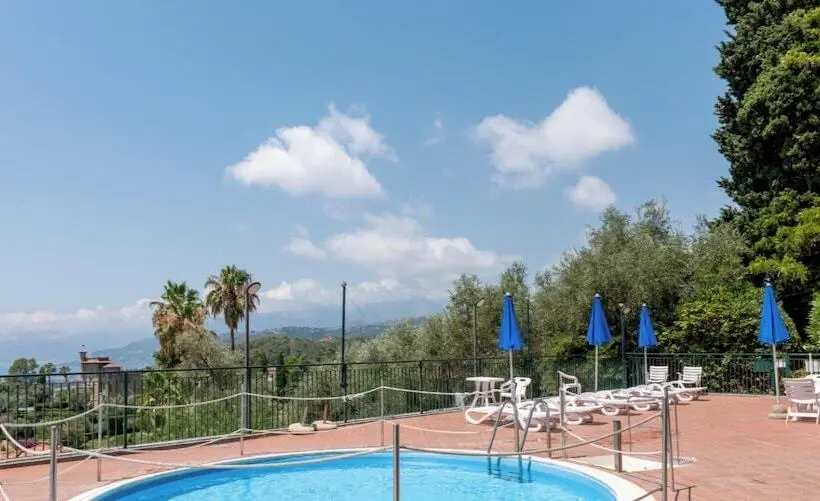 ホテル Hotiday Bordighera