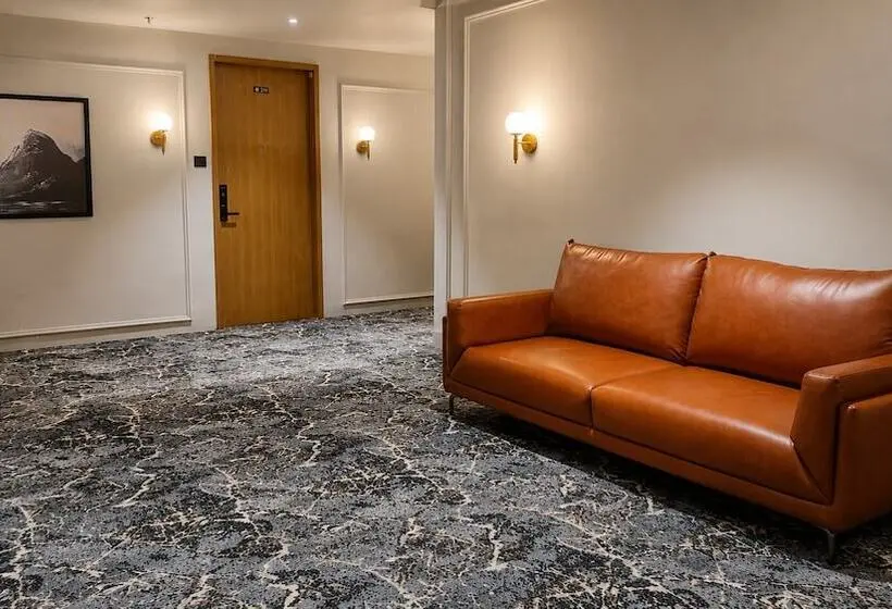 Hotelli Luxuria Inn By Chandan