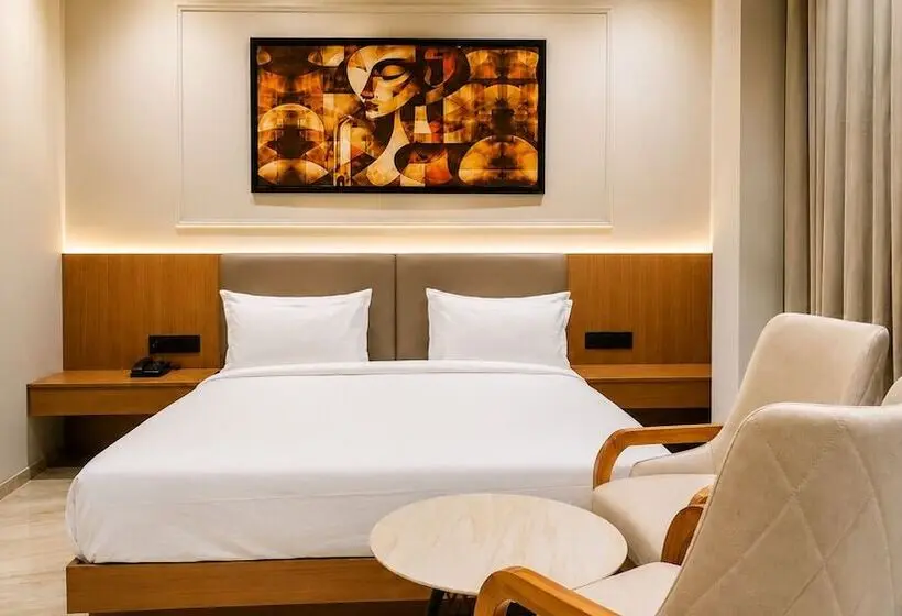 Hotelli Luxuria Inn By Chandan