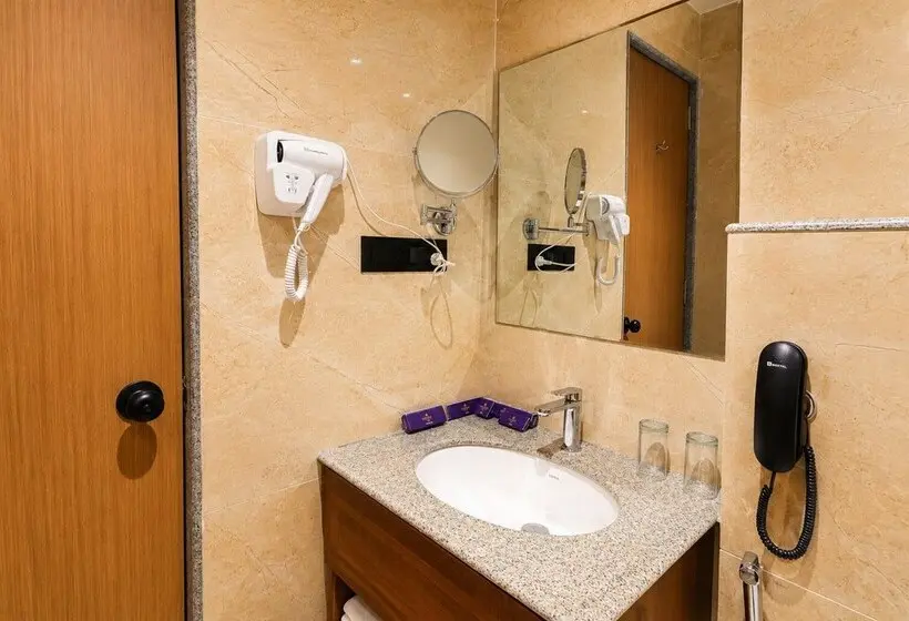 Hotelli Luxuria Inn By Chandan