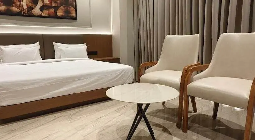 Hotelli Luxuria Inn By Chandan