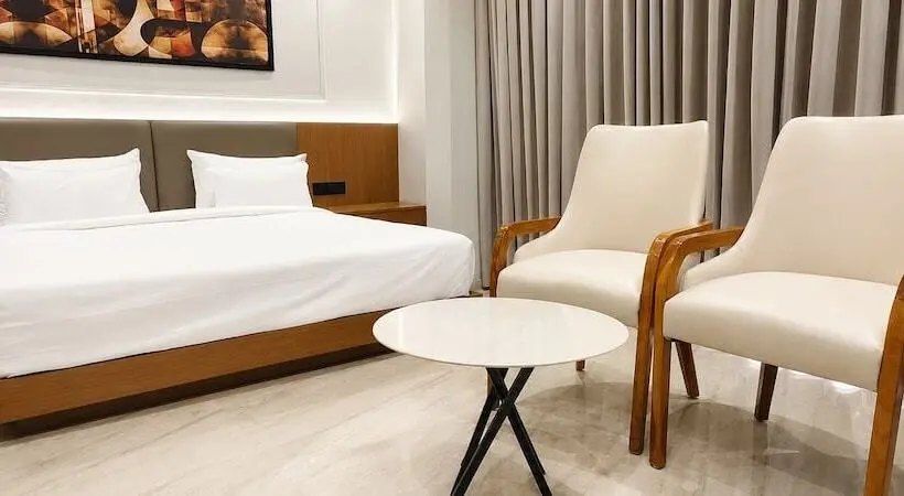 Hotelli Luxuria Inn By Chandan