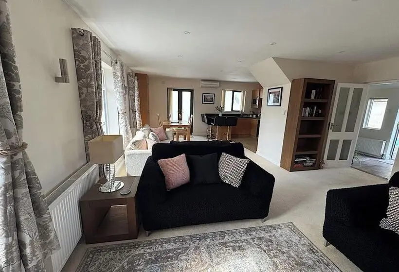 River Tamar Couples Retreat   Dog Friendly