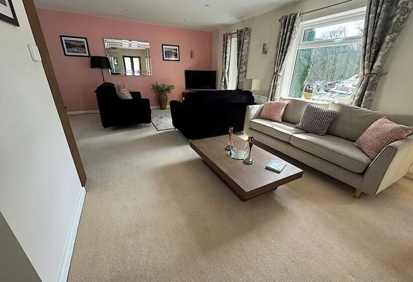 River Tamar Couples Retreat   Dog Friendly