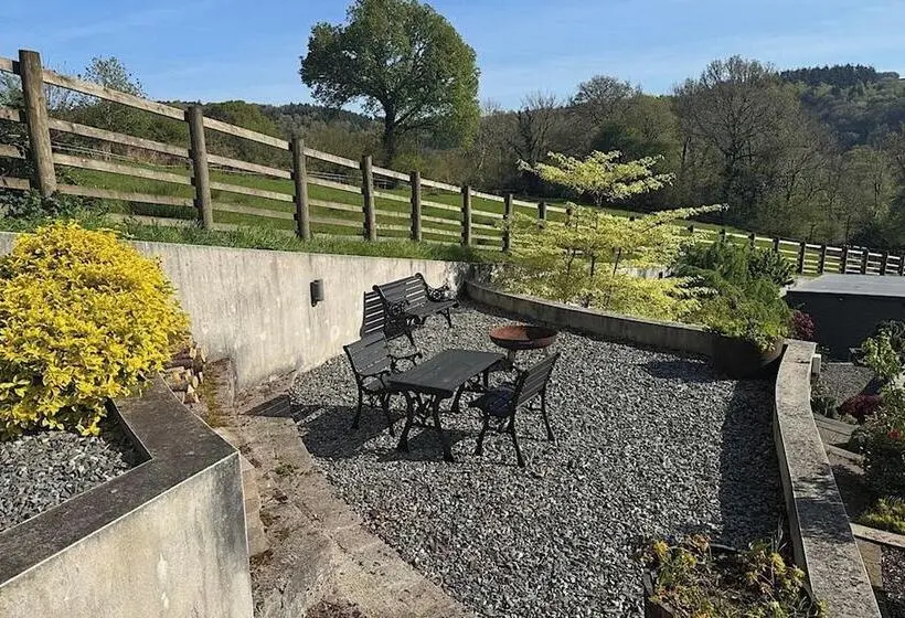 River Tamar Couples Retreat   Dog Friendly