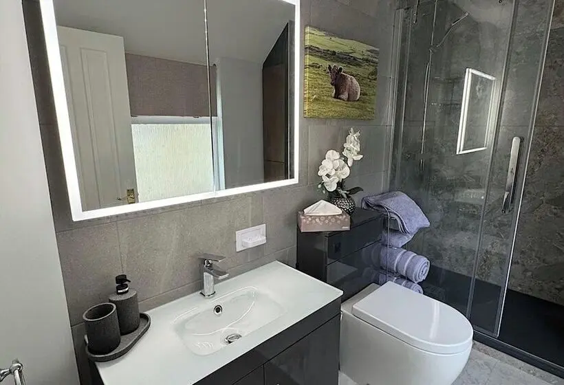 River Tamar Couples Retreat   Dog Friendly