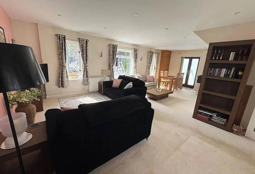 River Tamar Couples Retreat   Dog Friendly