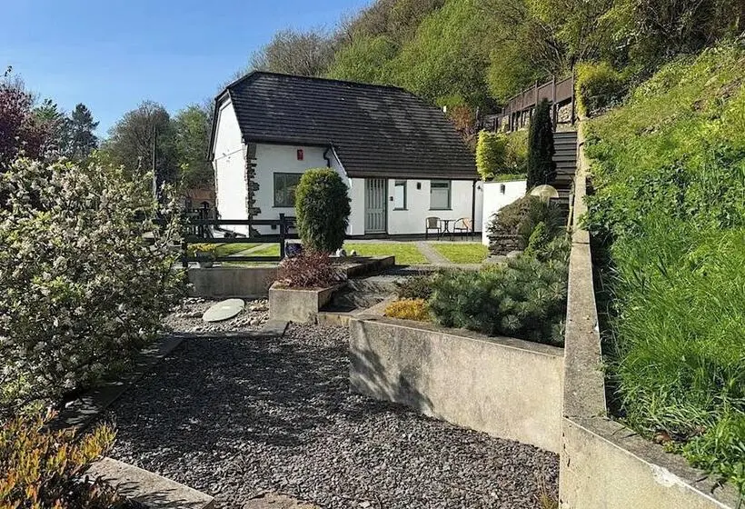 River Tamar Couples Retreat   Dog Friendly