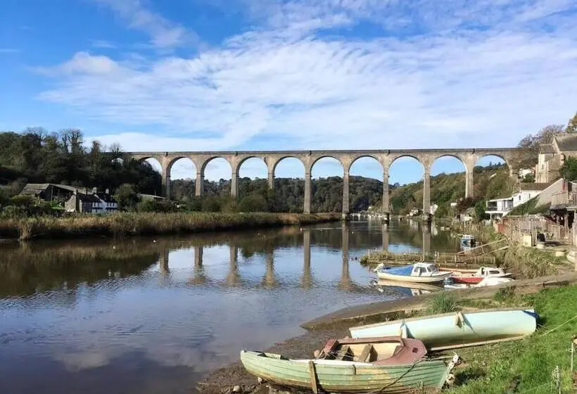 River Tamar Couples Retreat   Dog Friendly