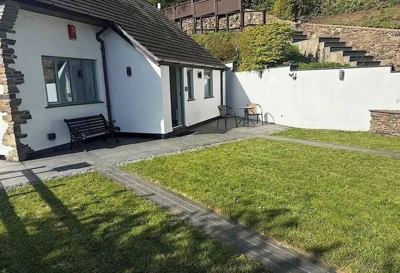 River Tamar Couples Retreat   Dog Friendly