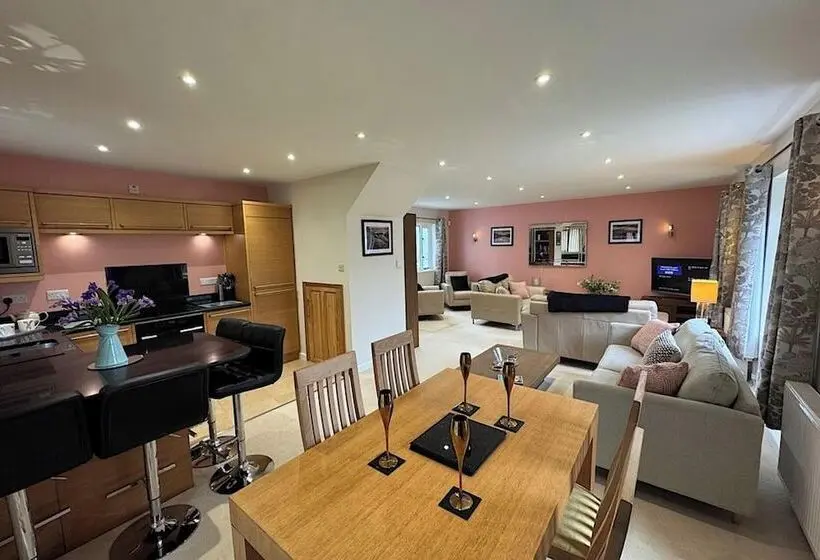 River Tamar Couples Retreat   Dog Friendly