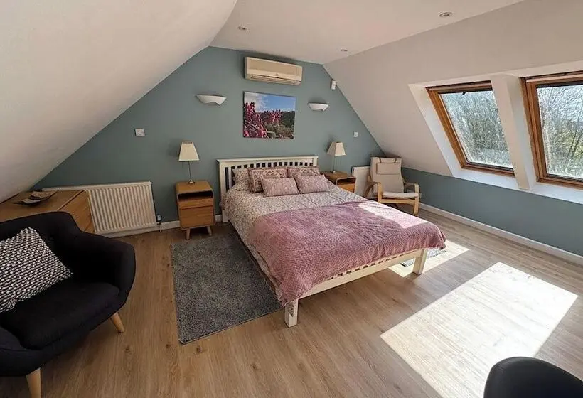 River Tamar Couples Retreat   Dog Friendly