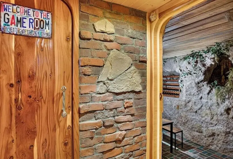Whispering Pines By Avantstay Pine View Cabin Trail Access + Game Room + Fire Pit