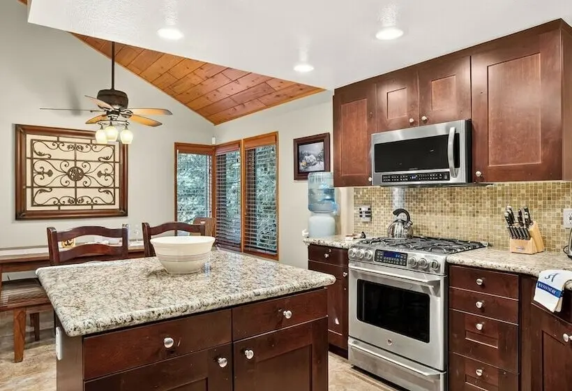 Whispering Pines By Avantstay Pine View Cabin Trail Access + Game Room + Fire Pit