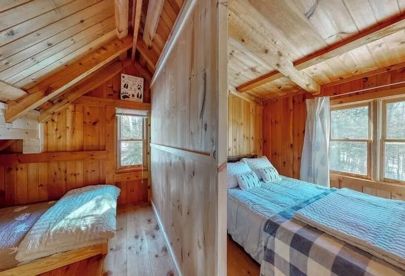 Cozy Woodsy Cabin W/ A Deck, Firepit, Gas Grill, Free Wifi, & Full Kitchen