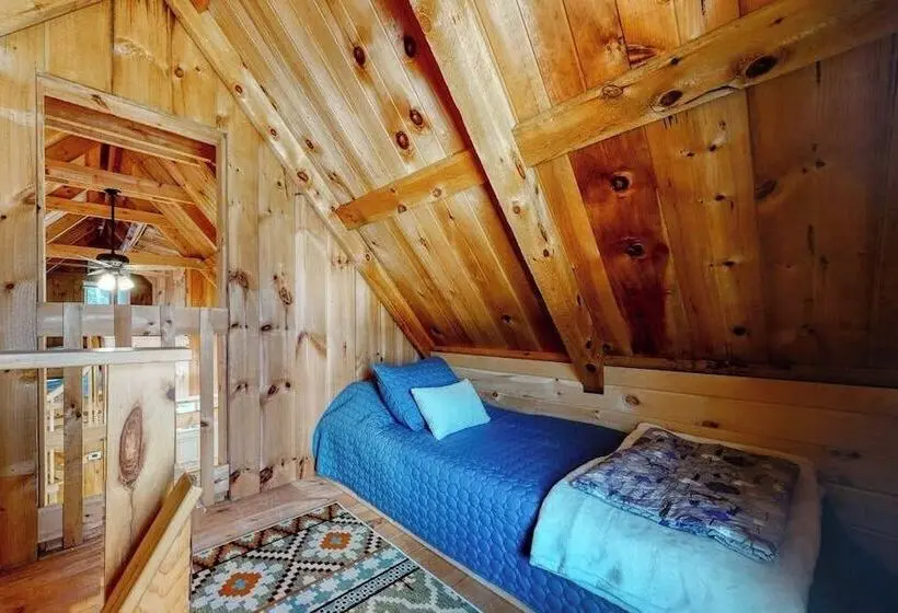 Cozy Woodsy Cabin W/ A Deck, Firepit, Gas Grill, Free Wifi, & Full Kitchen