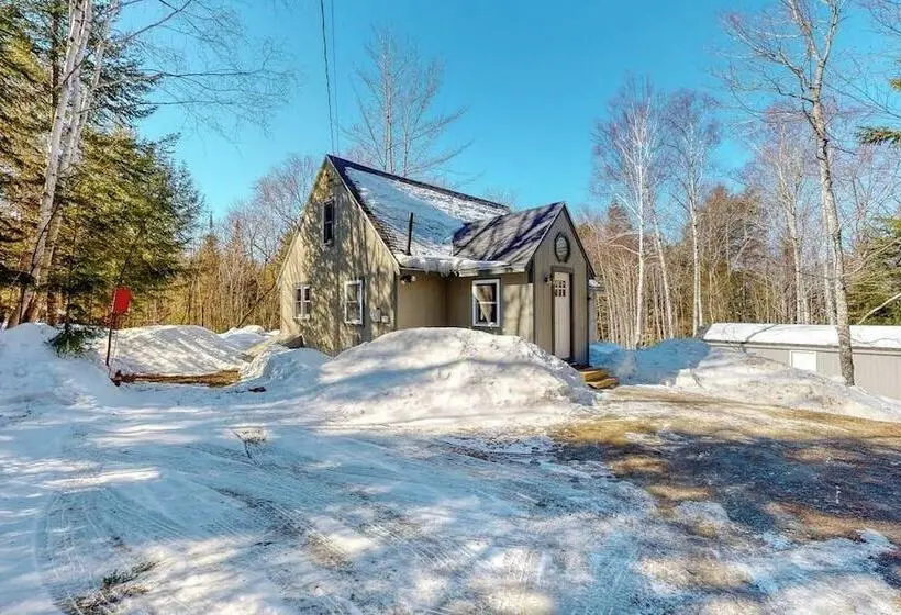Cozy Woodsy Cabin W/ A Deck, Firepit, Gas Grill, Free Wifi, & Full Kitchen
