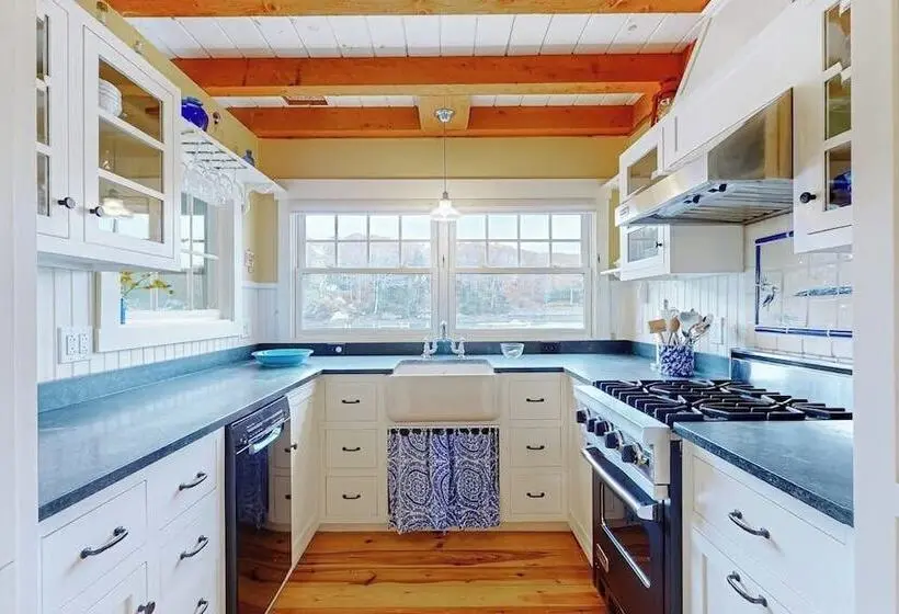 Enchanting Oceanfront Cottage With Breathtaking Views And Modern Comforts