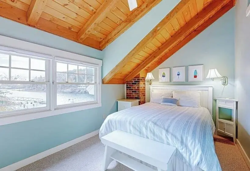 Enchanting Oceanfront Cottage With Breathtaking Views And Modern Comforts