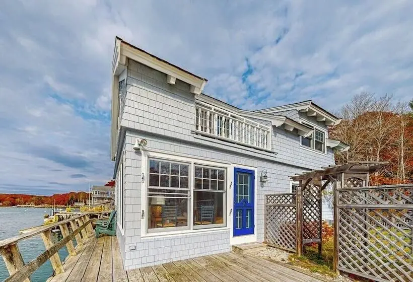 Enchanting Oceanfront Cottage With Breathtaking Views And Modern Comforts