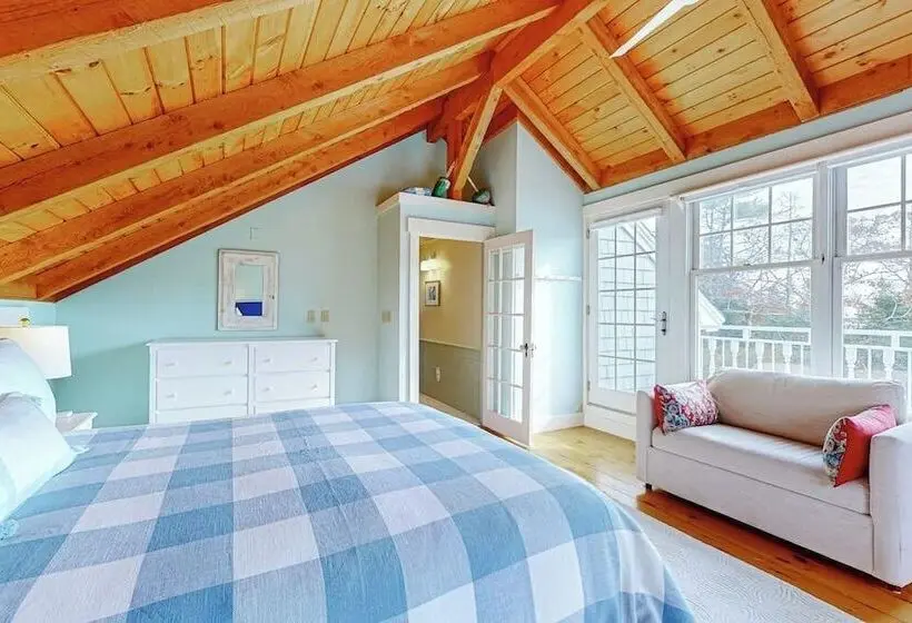 Enchanting Oceanfront Cottage With Breathtaking Views And Modern Comforts