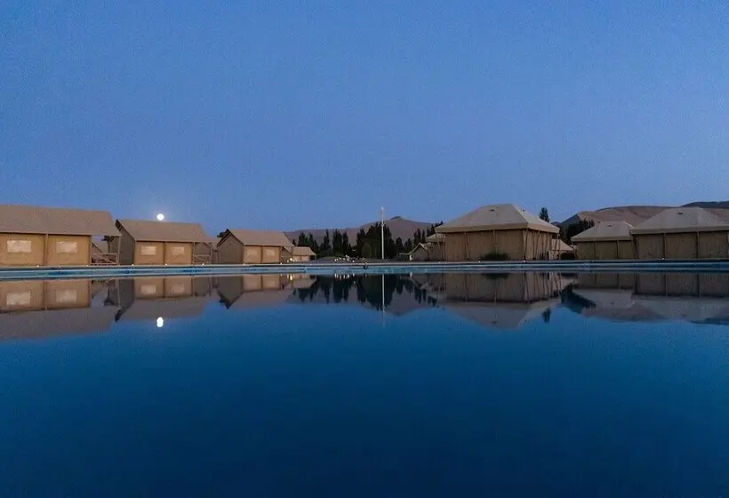 Hotelli Dunhuang Desert Galaxy Celestial Palace   Glamping Resort