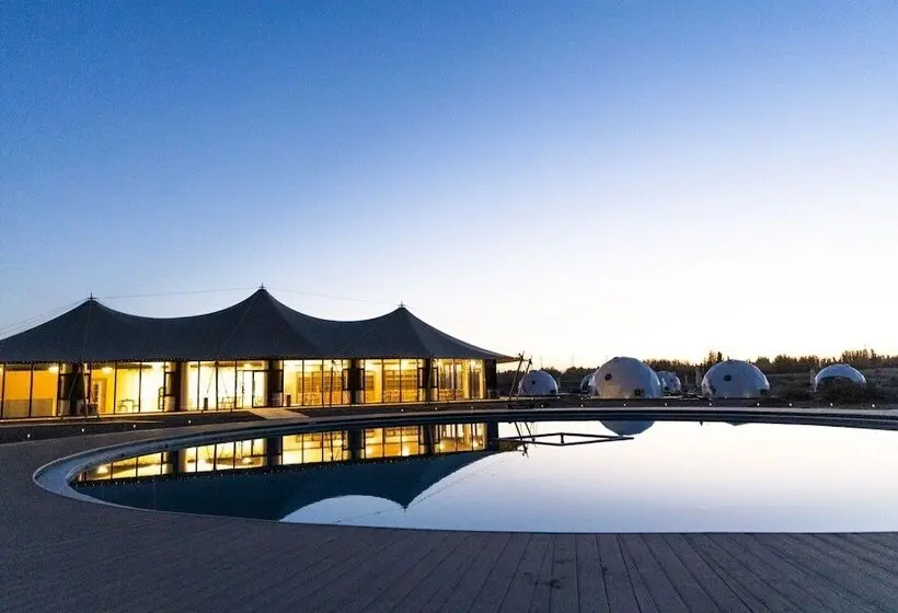Hotelli Dunhuang Desert Galaxy Celestial Palace   Glamping Resort