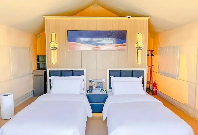 Hotelli Dunhuang Desert Galaxy Celestial Palace   Glamping Resort