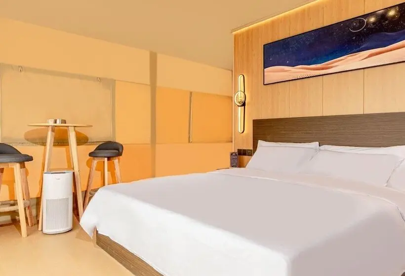 Hotelli Dunhuang Desert Galaxy Celestial Palace   Glamping Resort