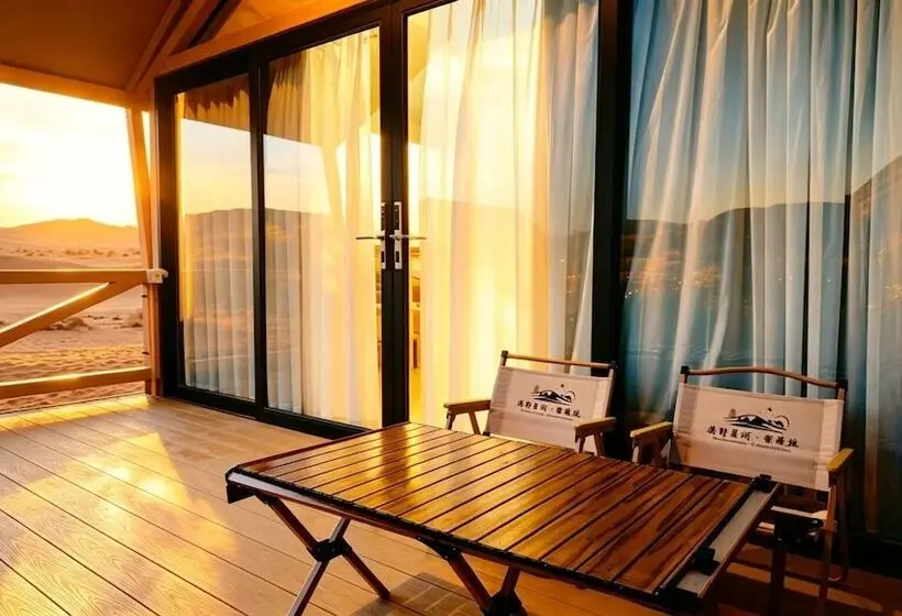 Hotelli Dunhuang Desert Galaxy Celestial Palace   Glamping Resort