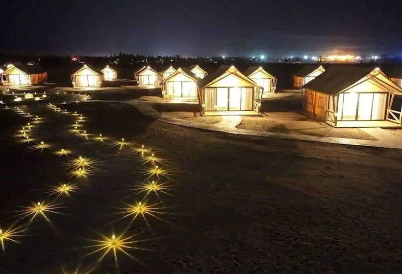 Hotelli Dunhuang Desert Galaxy Celestial Palace   Glamping Resort