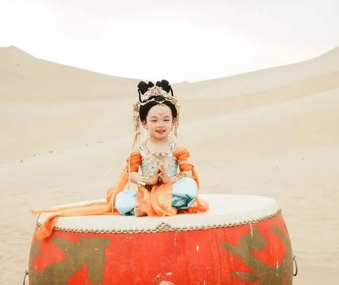 Hotelli Dunhuang Desert Galaxy Celestial Palace   Glamping Resort