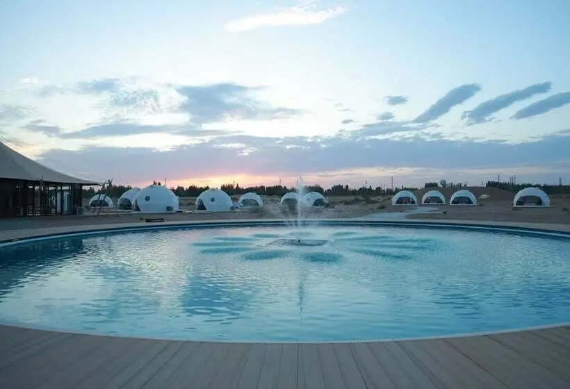 Hotelli Dunhuang Desert Galaxy Celestial Palace   Glamping Resort