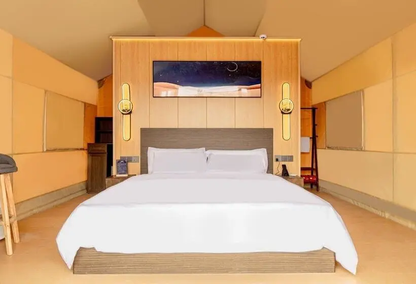 Hotelli Dunhuang Desert Galaxy Celestial Palace   Glamping Resort