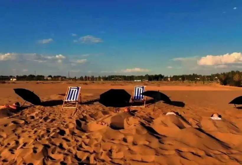 Hotelli Dunhuang Desert Galaxy Celestial Palace   Glamping Resort
