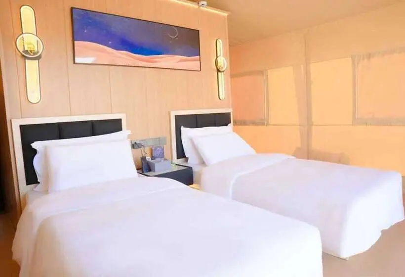 Hotelli Dunhuang Desert Galaxy Celestial Palace   Glamping Resort