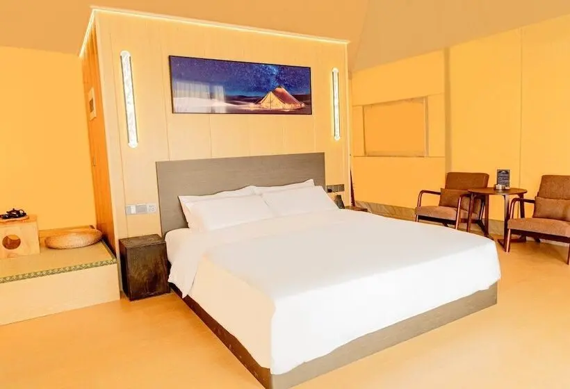 Hotelli Dunhuang Desert Galaxy Celestial Palace   Glamping Resort
