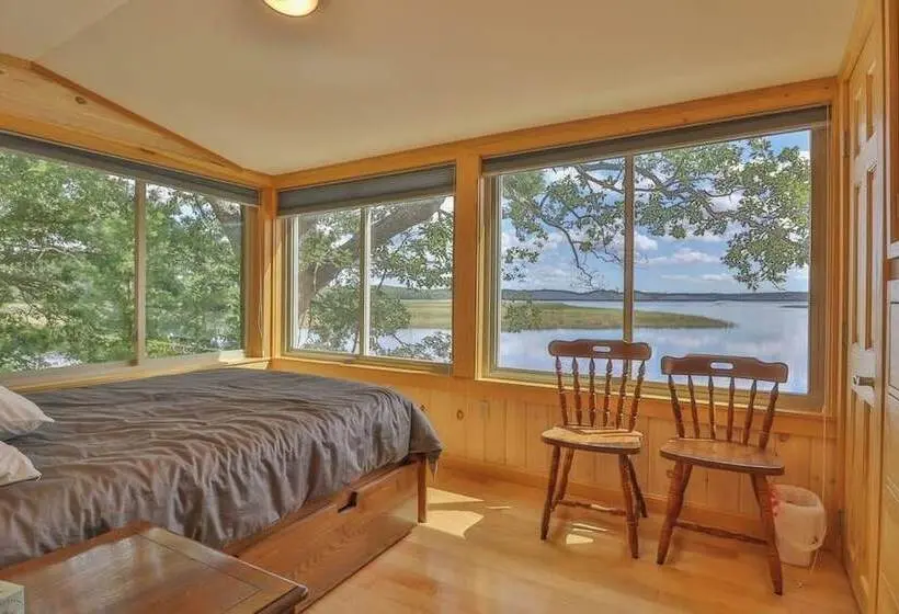 Luxe Bayfront Cabin W/ Stunning Views & Shared Dock  Ideal For Hunting & Fishing