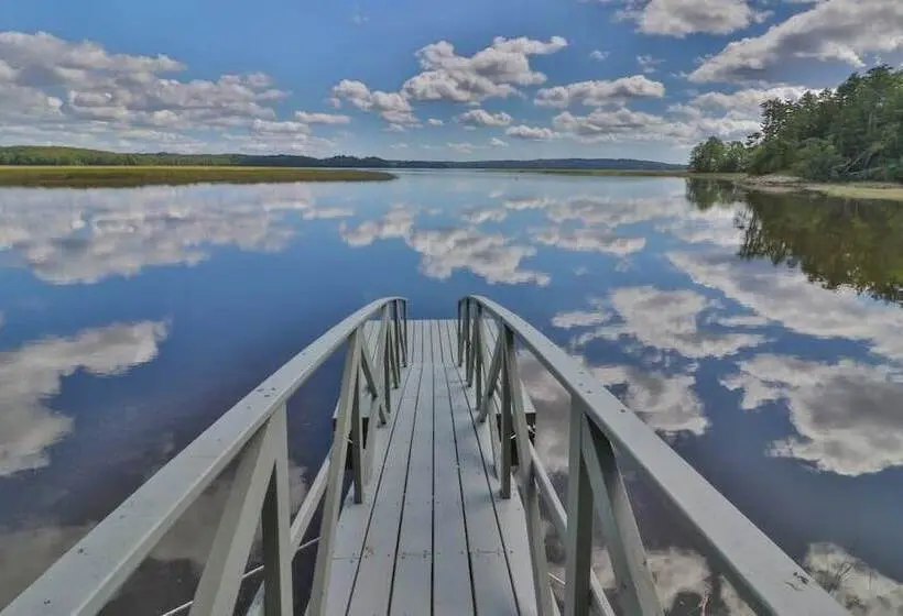 Luxe Bayfront Cabin W/ Stunning Views & Shared Dock  Ideal For Hunting & Fishing