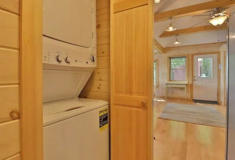 Luxe Bayfront Cabin W/ Stunning Views & Shared Dock  Ideal For Hunting & Fishing