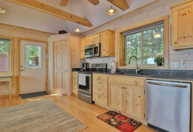Luxe Bayfront Cabin W/ Stunning Views & Shared Dock  Ideal For Hunting & Fishing