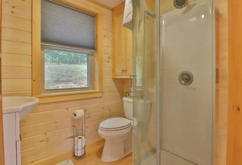 Luxe Bayfront Cabin W/ Stunning Views & Shared Dock  Ideal For Hunting & Fishing