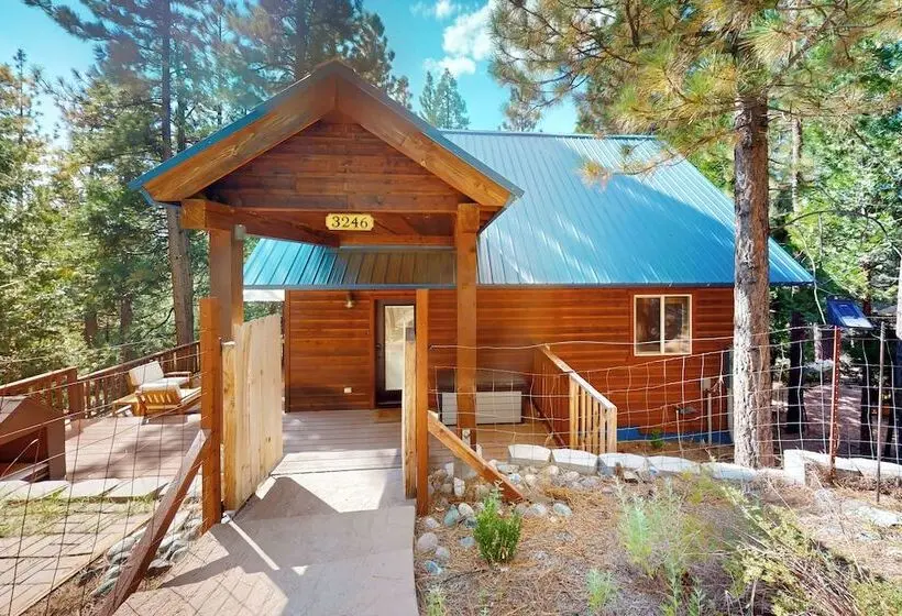 Projector & Deck! Family Cabin, 4 Mi To Lake Davis
