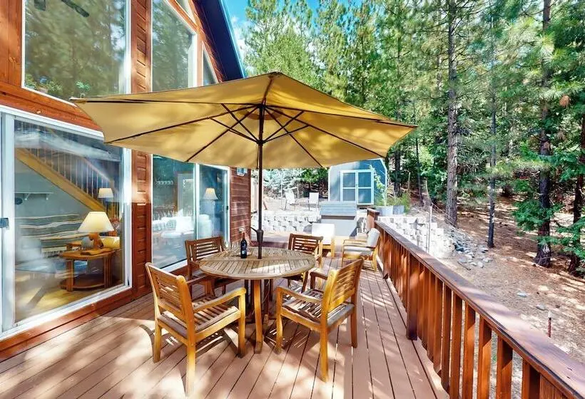 Projector & Deck! Family Cabin, 4 Mi To Lake Davis