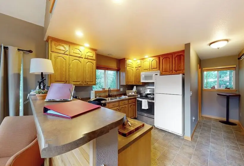 Projector & Deck! Family Cabin, 4 Mi To Lake Davis