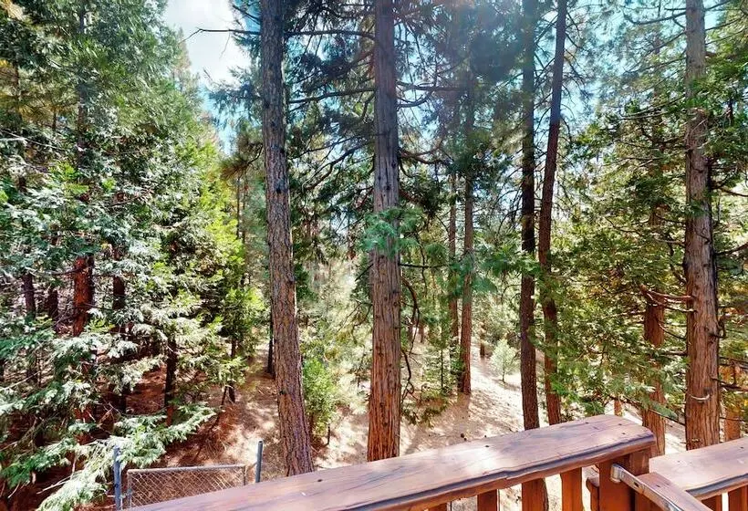 Projector & Deck! Family Cabin, 4 Mi To Lake Davis