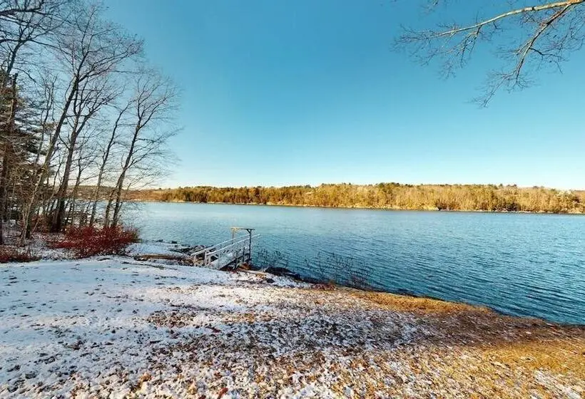 Riverfront Retreat With A Furnished Deck, Washer/dryer & Fast Wifi