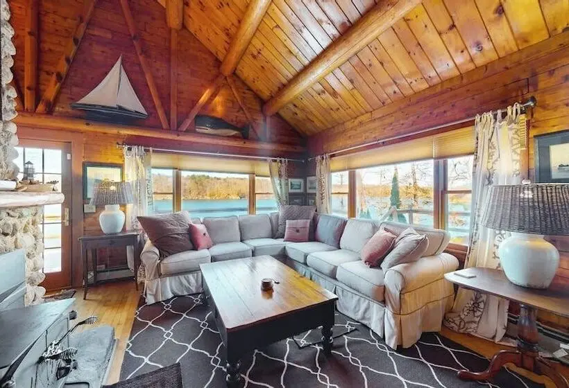 Riverfront Retreat With A Furnished Deck, Washer/dryer & Fast Wifi